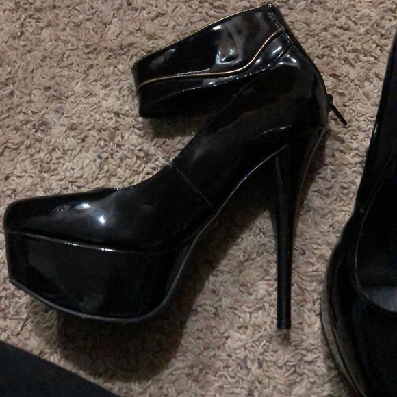 Black and gold ankle strap platform heels. - Picture 3 of 3